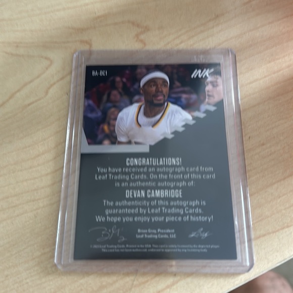 2023 Leaf Trinity Clear DEVAN CAMBRIDGE RC Auto sports MEMORABILIA - Picture 2 of 2